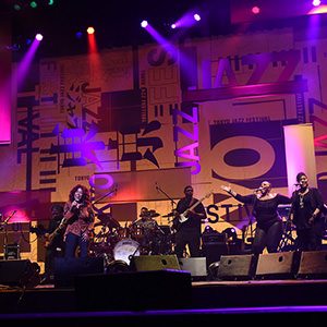 9月6日（土）夜［THE GROOVE］チャカ・カーン