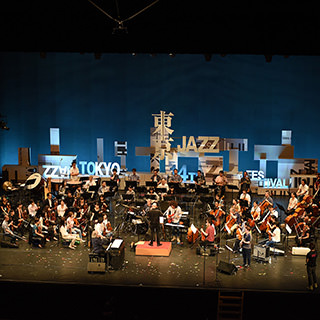 ボブ・ジェームス ＆ 東京フィルハーモニー交響楽団 “WORLD PREMIERE OF THE PIANO CONCERTO BY BOB JAMES” 指揮者 : ケヴィン・ローズ featuring スティーヴ・ガッド､ カリートス・デル・プエルト special guest 渡辺香津美