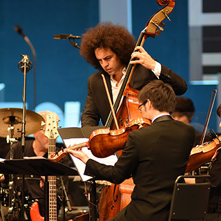 ボブ・ジェームス ＆ 東京フィルハーモニー交響楽団 “WORLD PREMIERE OF THE PIANO CONCERTO BY BOB JAMES” 指揮者 : ケヴィン・ローズ featuring スティーヴ・ガッド､ カリートス・デル・プエルト special guest 渡辺香津美