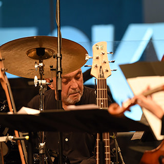 ボブ・ジェームス ＆ 東京フィルハーモニー交響楽団 “WORLD PREMIERE OF THE PIANO CONCERTO BY BOB JAMES” 指揮者 : ケヴィン・ローズ featuring スティーヴ・ガッド､ カリートス・デル・プエルト special guest 渡辺香津美