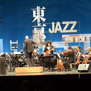 ボブ・ジェームス ＆ 東京フィルハーモニー交響楽団 “WORLD PREMIERE OF THE PIANO CONCERTO BY BOB JAMES” 指揮者 : ケヴィン・ローズ featuring スティーヴ・ガッド､ カリートス・デル・プエルト special guest 渡辺香津美