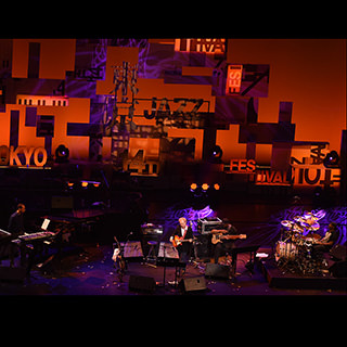 リー・リトナー Guest: TOKYO JAZZ HORNS（市原ひかり、小林香織、駒野逸美、浜崎航、宮本大路）